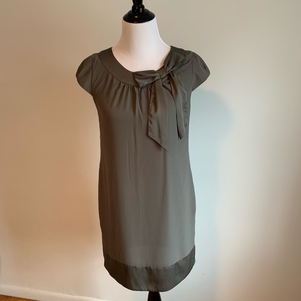 Women’s green dress with bow size 6